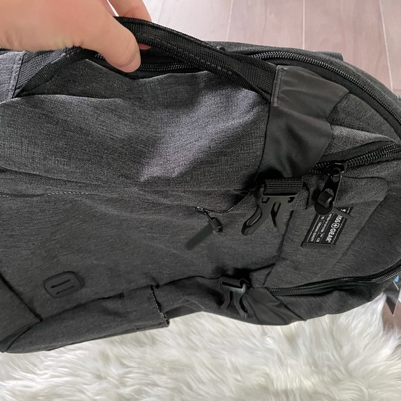 SwissGear Contoured 15-inch Laptop Backpack - Picture 7 of 8